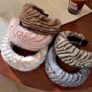 Serre-tête Large en Peluche Imprimé Léopard Automne Hiver pour Femmes Fausse Fourrure Épaisse Élégant Accessoires Cheveux