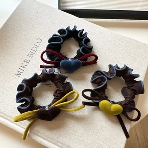 Three-piece velvet heart scrunchie set with denim lace and bow decoration in vintage style