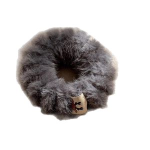 Chouchou en peluche gris style cordon de téléphone avec étiquette cerf mignon