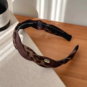 French Retro Leopard Print Twist Headband For Women Suede Fabric Hair Hoop With Gold Tag Non-slip Hair Accessories