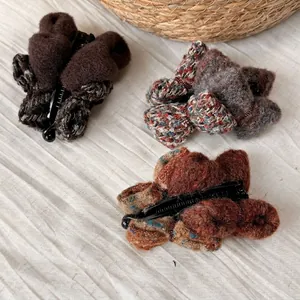 Barrettes banane à nœud tricoté en marron foncé et styles variés pour automne hiver