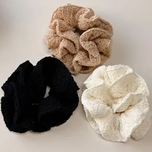 Lot de trois chouchous tricotés vintage français aux couleurs neutres et élégantes