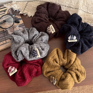Chouchou en Tricot Vintage avec Décor de Cœur à Carreaux Élastique à Cheveux Haute Élasticité pour Femmes Filles Accessoires de Cheveux