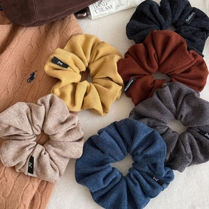Lot de six chouchous tricotés aux couleurs d'automne comme gingembre, brique et gris foncé