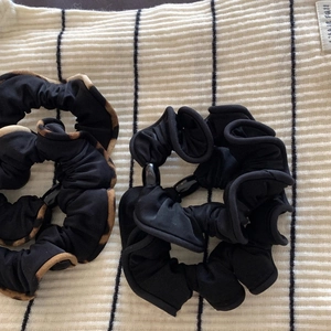 Lot de deux chouchous élastiques avec bordure léopard et perles noires pour femmes