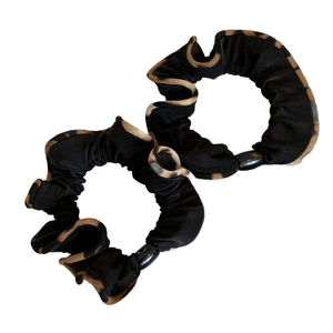 Lot de deux chouchous noirs minimalistes avec bordure élégante en dentelle léopard