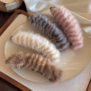 Pince Banane en Peluche Imprimé Léopard Style Coréen Pour Femmes Pince à Cheveux Moelleuse Support de Queue de Cheval Élégant