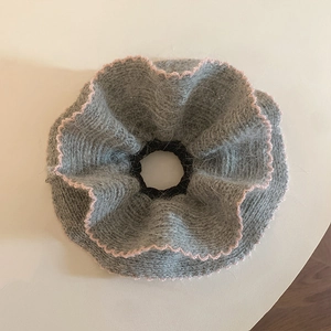 Autumn Winter Grey Knitted Woolen Yarn Scrunchie For Women Contrast Pink Scalloped Edge Hair Tie Thick Elastic Ponytail Holder