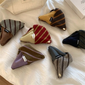 Minimalistische handgemachte gestrickte gestreifte Haarspangen aus Stoff in bunten Farben