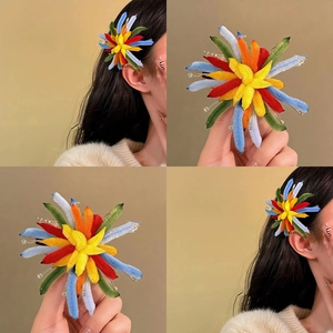 Pince à cheveux feu d'artifice en peluche colorée avec des détails faits à la main