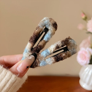 Lot de deux barrettes BB en peluche imprimé léopard bleu et beige pour les styles d'hiver