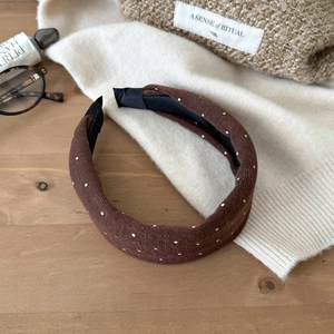 Polka dot knitted headband for women in dark brown with wide non-slip lining