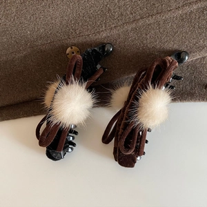 Retro velvet bow hair clips with white pom-poms for high ponytails in autumn and winter