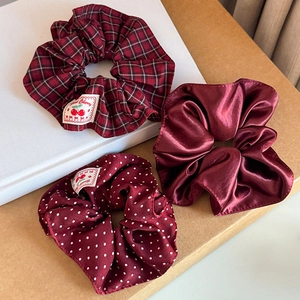 Damen Rot Karomuster Punkte Satin Stoff Haargummi Vintage Kirsch Etikett Elastische Haarbänder Mode Haarschmuck