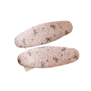 Lot de deux barrettes en peluche rose avec imprimé nœud noir pour coiffure femme