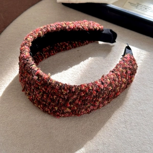 Elegant high-top knit tweed headband in red and pink patterns for a vintage French style