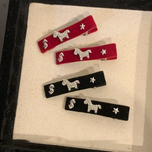 Sparkling horse and star velvet hair clip set in red and black colors with rhinestones