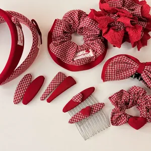 Set di accessori per capelli rossi a quadretti con cerchietto e elastici per acconciature