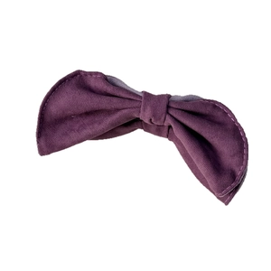 Pince à cheveux élégante en tissu violet foncé avec nœud floral et texture sergé