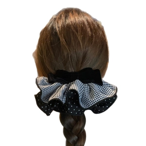 Elegante fermaglio per capelli in velluto con motivi a scacchi e pois per acconciature