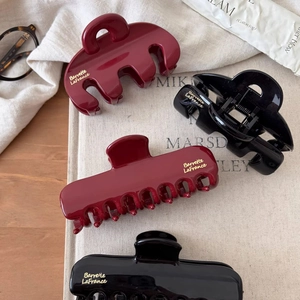 Elegant large hair claws in burgundy and black finish with French lettering design
