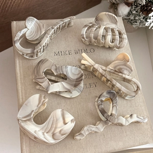 Creamy marble heart and irregular shaped shark hair claw clips set for women