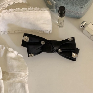 Barrette à cheveux élégante en satin noir avec cristaux étincelants pour un look chic