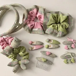 Koreanische Süße Pfirsichrosa Grüne Karierte Schleife Haargummis Stoff Scrunchies Herz Bär Stickerei Haarklammern Stirnband Mode Haarschmuck