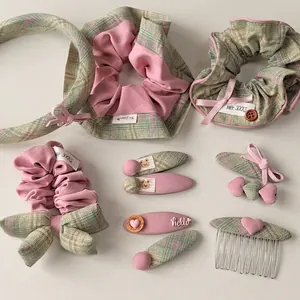 Haarschmuck-Set in Rosa und Grün kariert mit Schleifen, Haargummis und Clips
