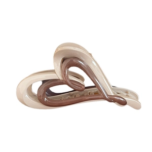 Pince à cheveux cœur élégante bicolore crème et marron pour coiffure quotidienne