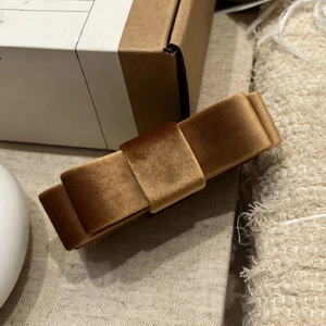 Caramel velvet double-sided bow hair clip for ponytail in elegant French style