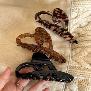 Large Acetate Hollow Heart Hair Claw Clip Marbled Tortoiseshell Shark Clip Fashion Hair Accessories For Women Thick Hair