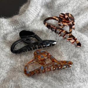 Hollow heart acetate hair claw clips in black, tortoiseshell and marble patterns