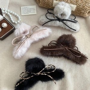 Pince à Cheveux Élégante avec Nœud en Peluche Douce Fausse Fourrure Accessoires Cheveux Hiver pour Femmes Coiffure