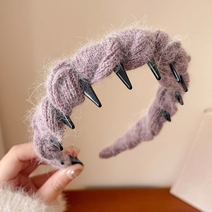 Serre-tête en tricot violet avec peigne intérieur pour une coiffure volumineuse