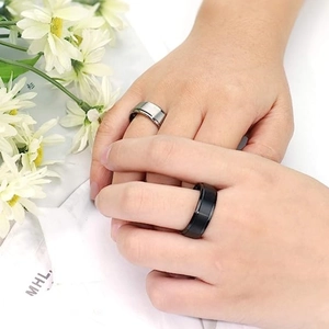Minimalistische draaibare ringen van titaniumstaal in zilver en zwart voor koppels
