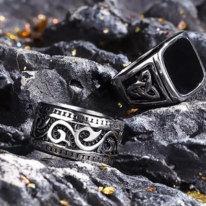 Retro 2-piece titanium steel ring set with Celtic knots and black stone on rock base
