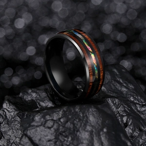 Retro zwarte titanium stalen ring met houtnerf en parelmoer inlegwerk voor heren
