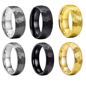 Détails des bagues martelées de 6mm et 8mm en finitions argentée, noire et dorée