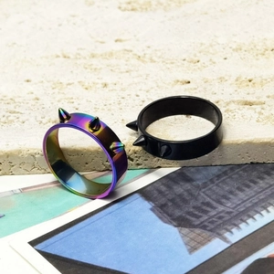 Anelli punk in acciaio inossidabile con borchie arcobaleno e nero opaco per uomo e donna