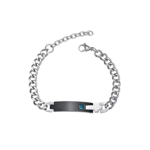 Détail du bracelet en acier inoxydable pour homme avec plaque noire et zircone bleue