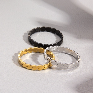 Anelli minimalisti in acciaio inossidabile a forma di cuore in oro, argento e nero