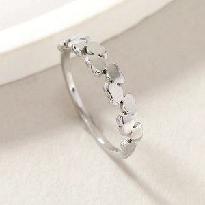 Polished silver heart-shaped continuous link ring in minimalist style for women