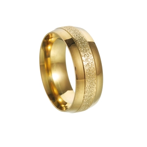 Detail of 8mm gold ring featuring a brushed matte center and polished mirror edges
