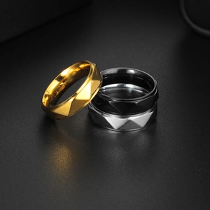 Anello Geometrico a Rombo Sfaccettato in Acciaio al Titanio Lucidato a Specchio Anello a Fascia Unisex Minimalista