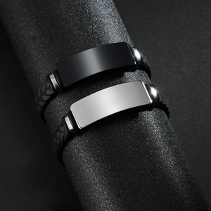 Minimalistisches Herren-Armband aus Titanstahl und Silikon mit glatter Metallplatte
