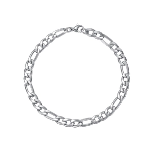 Detailansicht der silbernen Figaro-Kette mit polierten Gliedern und Karabinerverschluss
