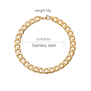 Detail eines 21cm Gold-Edelstahl-Panzerarmbands mit 14g Gewicht und Karabinerverschluss