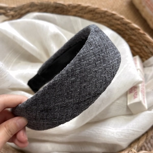 Cerchietto largo in tweed grigio stile francese con trama spessa per un look vintage elegante