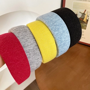 Knitted wide-brimmed headbands for women in multiple colors with ribbed texture